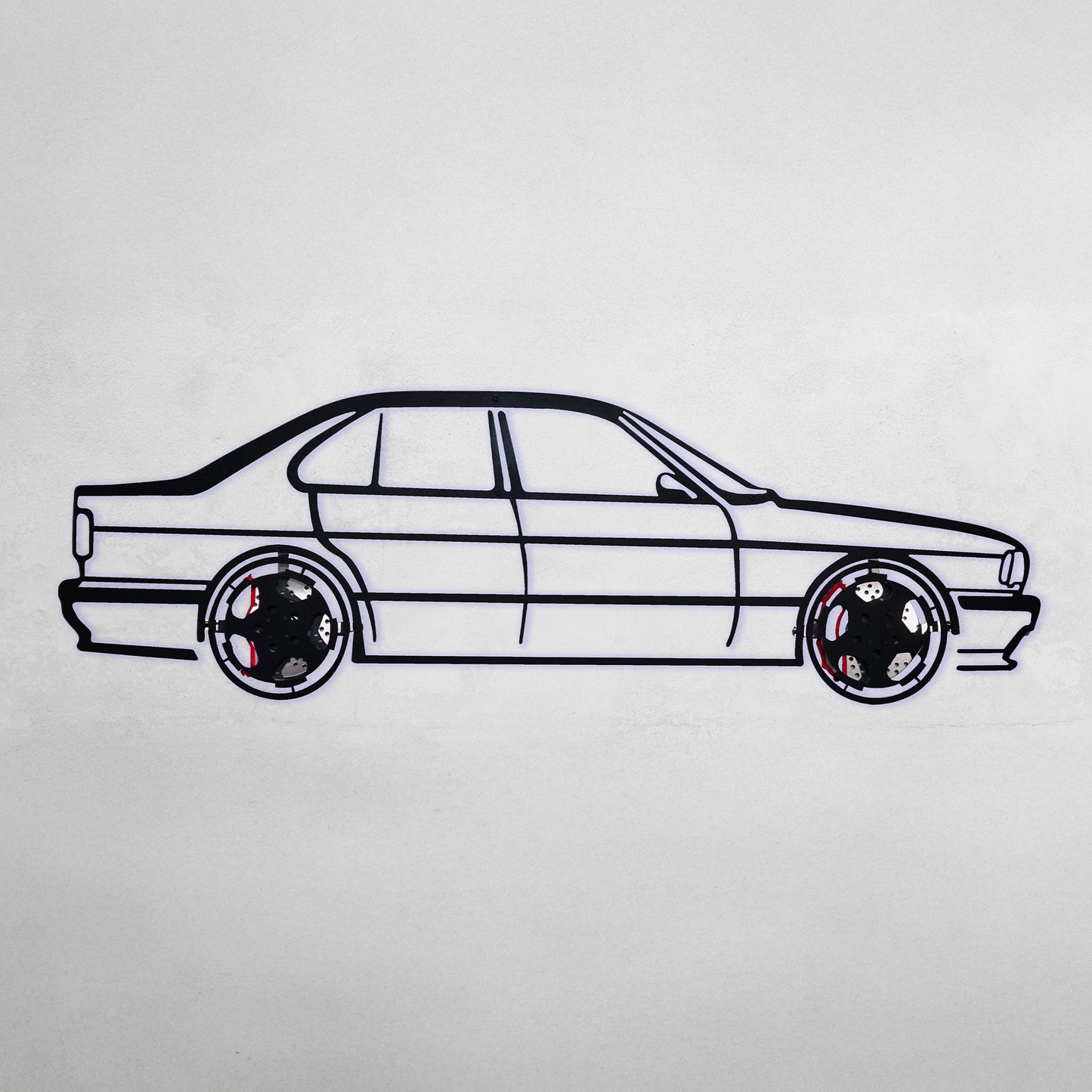 E34 M5 Wandkunst – Klassische Stahlsilhouette mit drehenden Rädern-KAFMEKA014