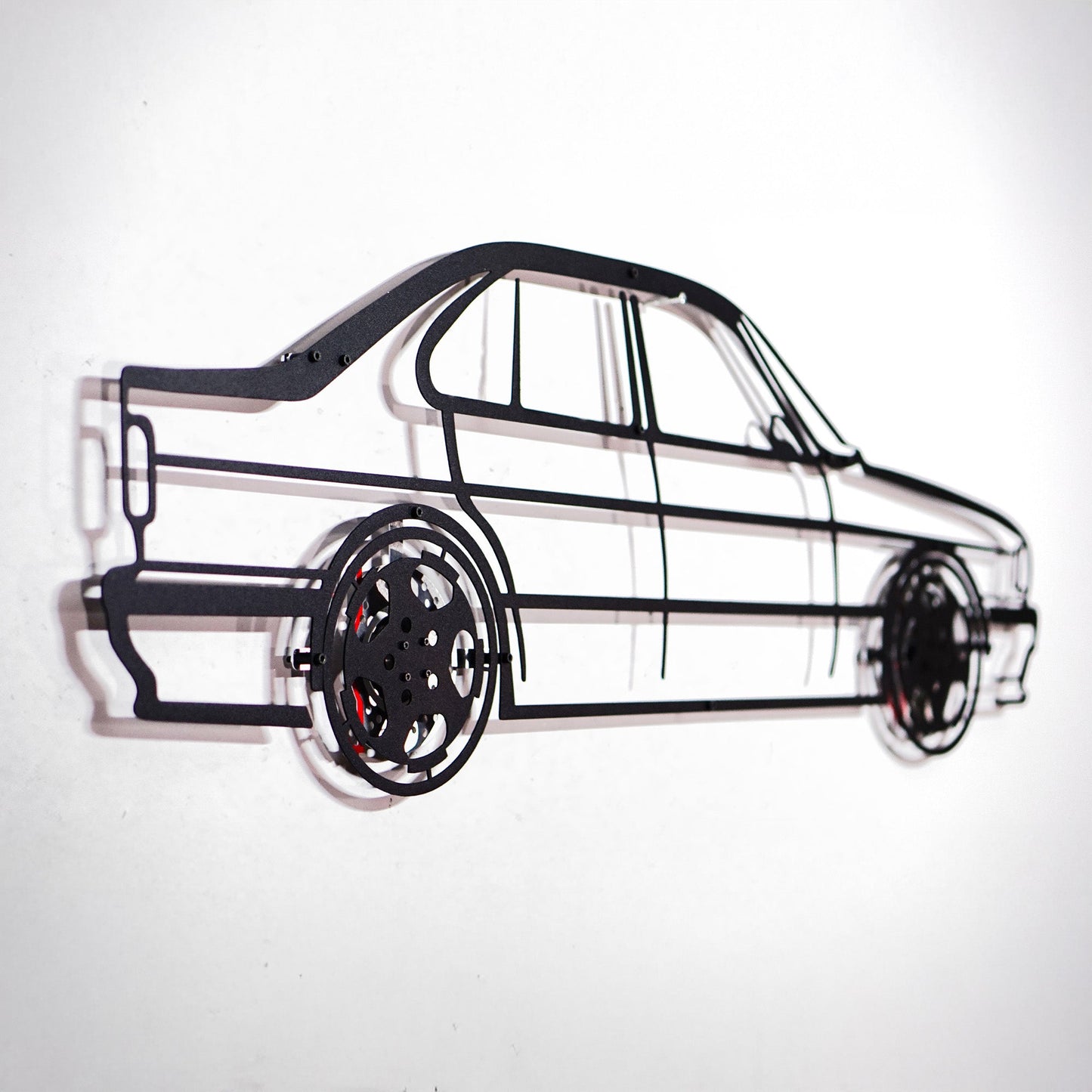 E34 M5 Wandkunst – Klassische Stahlsilhouette mit drehenden Rädern-KAFMEKA014